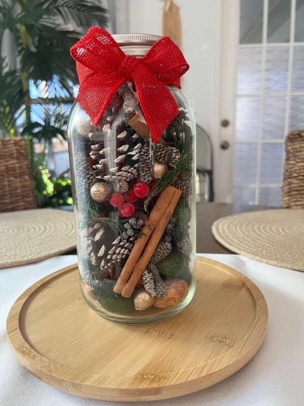 Various completed aroma jars displaying different designs and themes.