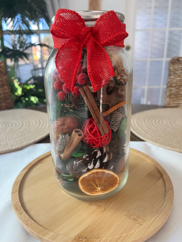 Various completed aroma jars displaying different designs and themes.