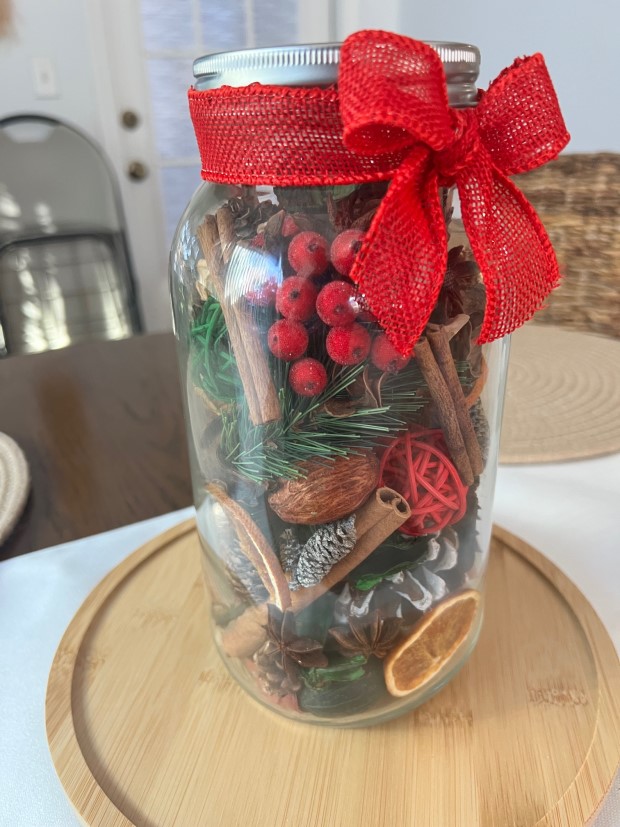 Various completed aroma jars displaying different designs and themes.
