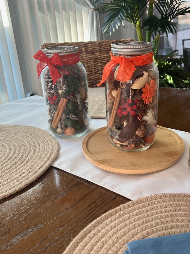 Various completed aroma jars displaying different designs and themes.